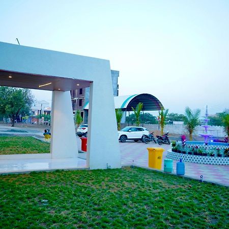Hotel Madhuban Aurangabad  Buitenkant foto
