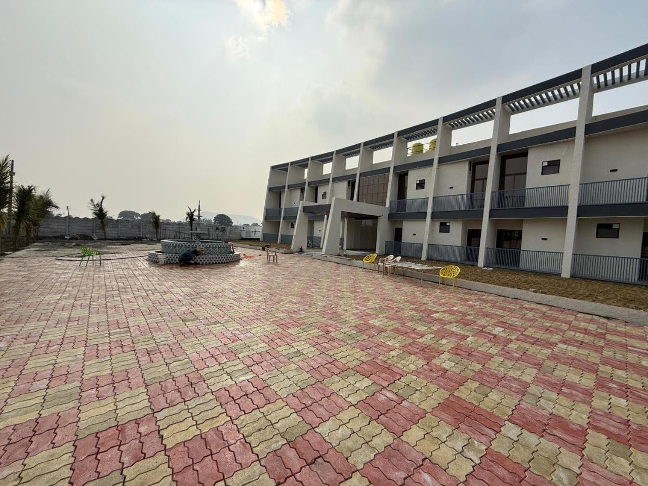 Hotel Madhuban Aurangabad  Buitenkant foto